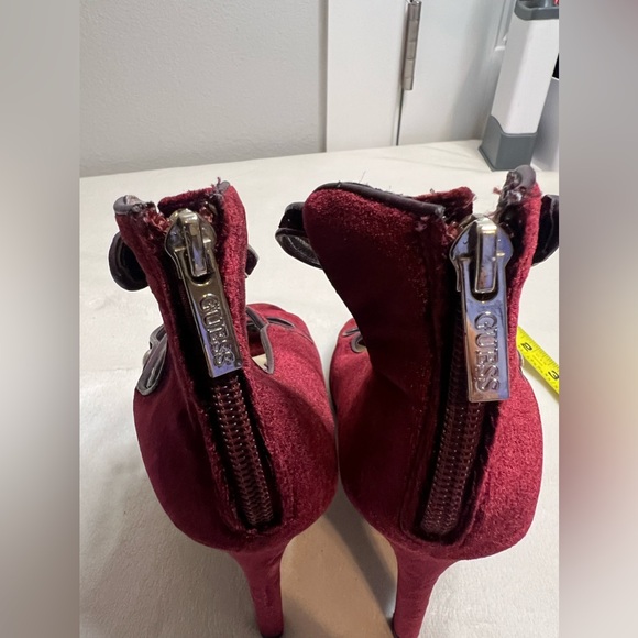 Guess Deep Red Velvet Strappy Stilletos Size 8M - Picture 13 of 15
